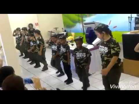 EXÉRCITO DIFERENTE - Cristina Mel