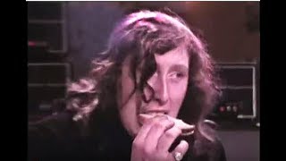 Atomic Rooster - Black Snake Live 1972 - eats sandwich on stage