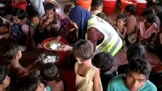 preview picture of video 'Distribution of Ready meals to Rohingya children'