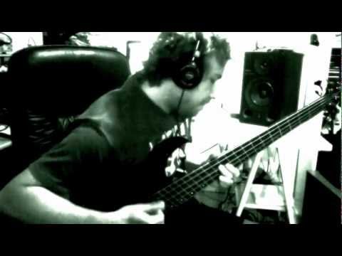 Funky metal bass riff (Free Falling)