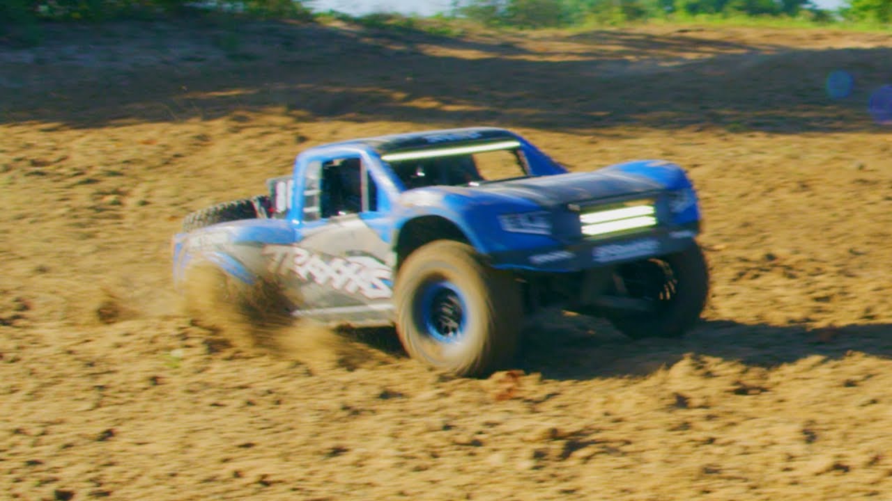 RC auto Traxxas Unlimited Desert Racer 1:8 TQi RTR s LED Rigid