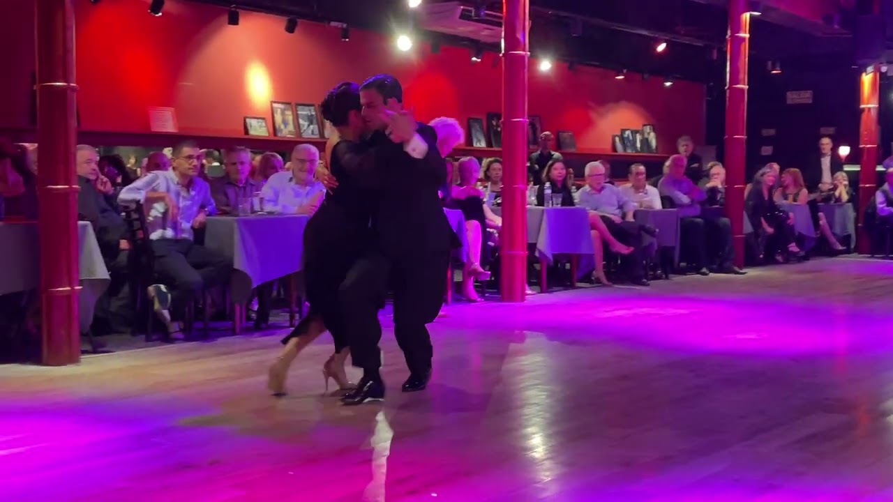 Video thumbnail for Argentine Tango | Vanesa Villalba y Matteo Antonietti | Yira-Yira Milonga | (1)