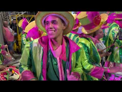 Desfile da Bateria da Lins Imperial no carnaval 2022