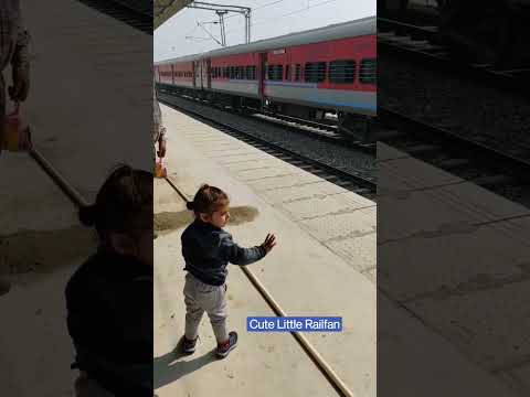 12407 New Jalpaiguri Amritsar Karmabhoomi Express #shorts #youtubeshorts #railfans #wap7 #subscribe