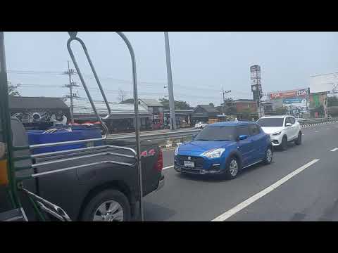 Ande de songthaew por Pattaya, Tailândia