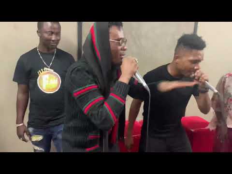 Iba One et Cheezy en répétition live a Ouagadougou
