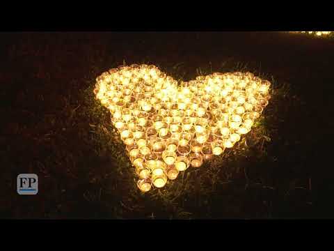 Tausende Kerzen lassen Crottendorf im Erzgebirge erstrahlen