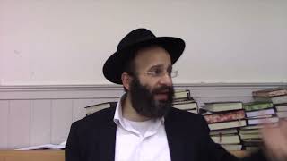 דיני זימון וברכת המזון (הרב אלחנן משה נחמנסון) - התמונה מוצגת ישירות מתוך אתר האינטרנט יוטיוב. זכויות היוצרים בתמונה שייכות ליוצרה. קישור קרדיט למקור התוכן נמצא בתוך דף הסרטון