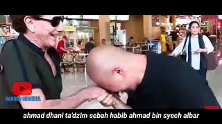 Download lagu ahmad dhani hormat cium tangan habib ahmad bin syech albar #shorts mp3 Download lagu ahmad dhani hormat cium tangan habib ahmad bin syech albar #shorts mp3