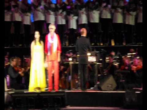 Teatro del Silenzio 2015 Andrea Bocelli: Con te Partirò con M. Yunus