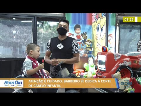 Barbeiro se dedica a corte de cabelo infantil 03 09 2021