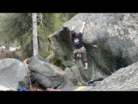 Throwin The Houlihan - V5 - Buttress Boulders - Icicle  Canyon