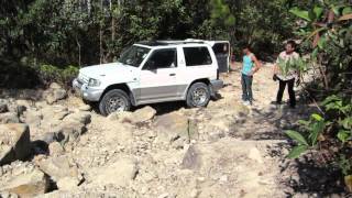 preview picture of video 'hk 4x4 offroad 山下村 02022014 P4'