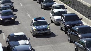 preview picture of video 'Rettungsgasse, Polizei-Krad + FuStW Autobahnpolizei Bruchsal'