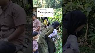 Download lagu dua cewek muntah bersamaan mp3