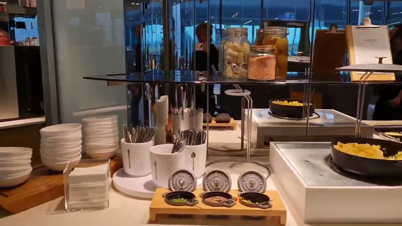 Lufthansa Business Lounge (Non-Schengen, Gate C16) thumbnail