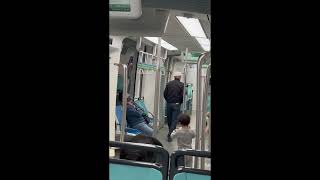 [協尋] 今晚淡水輕軌電車上不負責任的父親