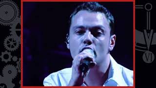 In Bagno In Aeroporto Tiziano Ferro ( Video Edit HD)