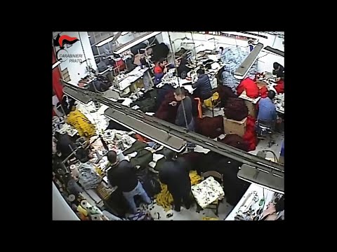 Prato, gli operai sfruttati che lavorano fino a 16 ore al giorno