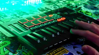 Video thumbnail for Donner DMK25 Pro Mini Midi Controller Review: Great Value, But Lacks Support by MakeUseOf