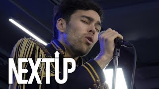 Max Performs &#39;Lights Down Low&#39;