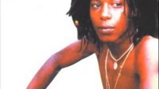 Hugh Mundell - Run Revolution A Come