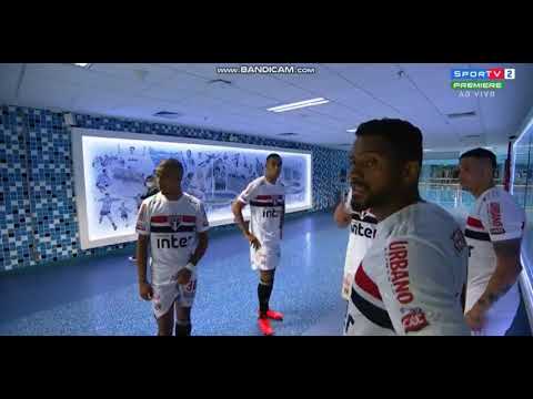 Reinaldo, lateral do São Paulo, diz que Diego Souza simulou cotovelada: "Passou a unha na cara"