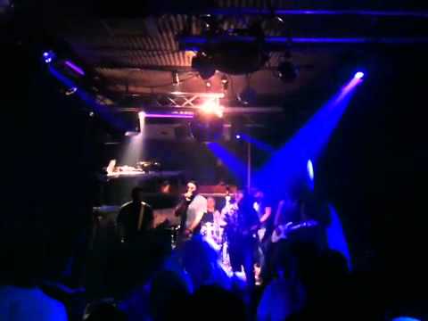 Looping ill live @ Club Massiv - Let it Be