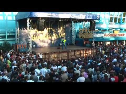 Bruce Ketta pone a Mirabilandia una domanda esistenziale - Da Zelig