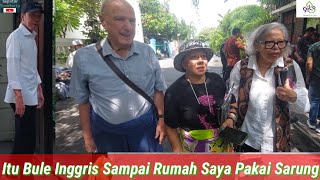 Download lagu Jokowi Returns Home from Breakfast and is Surprised by a British Foreigner Visiting His Residence... mp3 Download lagu Jokowi Returns Home from Breakfast and is Surprised by a British Foreigner Visiting His Residence... mp3