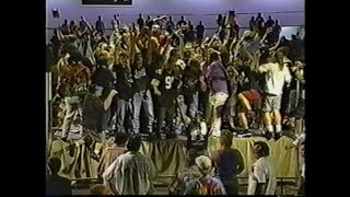 The Gangstas vs. Public Enemy ...Fans collapse the ring .. (ECW 1995)