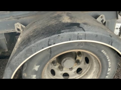 Köp Släp Jyki V42 W0 med skjutkolv för en balja på mitten  på Klaravik