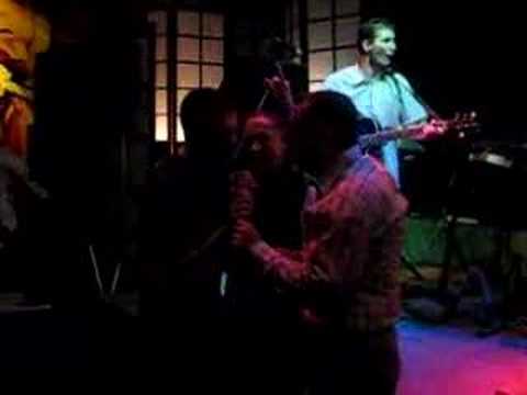 Dax i Banjac pevaju Tajči na proslavi 10 godina mature