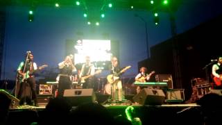 Twin Tones y Chuck Prophet/Canción: Ford Econoline (C. Prophet)