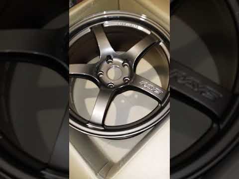 Unboxing Rays 57 CR 18X9.5 +38 with center caps.
