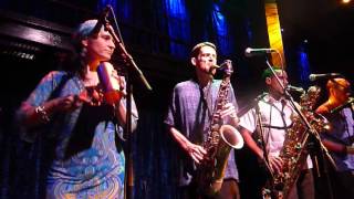 Souljazz Orchestra 07 Soleil Couchant (Jazz Cafe Camden London 05/10/2015)