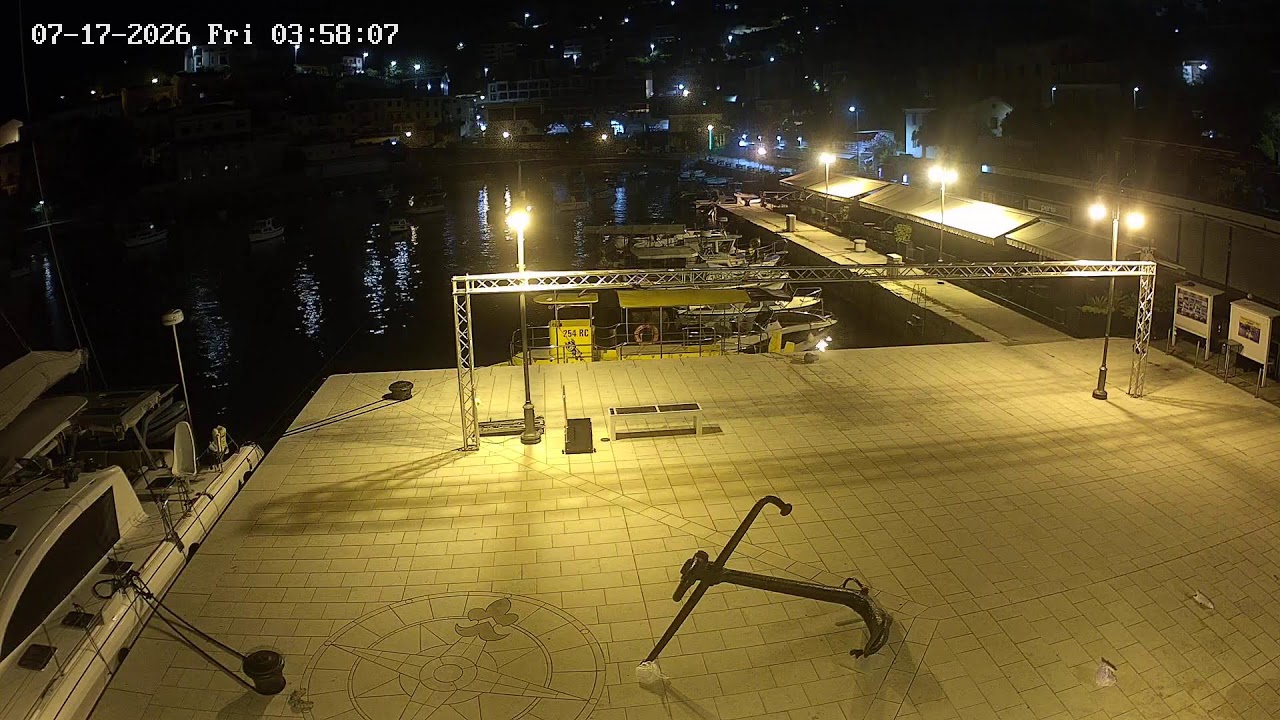 Live webcam view of Puerto y Paseo Marítimo de Rabac