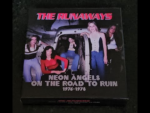 THE RUNAWAYS NEON ANGELS ON THE ROAD TO RUIN 1976 TO 1978 5 CD BOX SET 2023 UNBOXING OVERVIEW