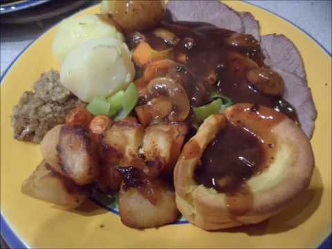 How to Cook Roast Beef Roast potatoes with Roast Beef gravy