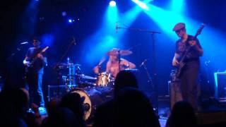 Taylor Hawkins & The Coattail Riders - Hole In My Shoe (Eindhoven, 4 June 2010)