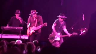 2017 09 13 Ian Hunter performs Sweet Jane at The Coach House with Johnny Depp