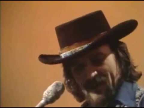 Waylon Jennings in rare form - Ramblin' Man