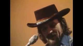 Waylon Jennings in rare form - Ramblin' Man