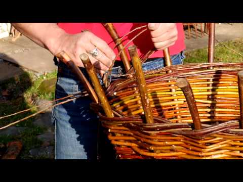 Atelier "NATUR in FORM" ein Gartenkorb entsteht.mpg