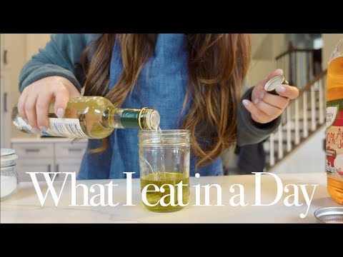 Come eat healthy with me for a day I healthy recipes, salmon Thai red curry, quinoa kale apple salad