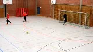 preview picture of video 'Siebenmeterschießen SV Kranzberg -  FC Schwabing B-2 Junioren Hallenturnier 2.2.14'