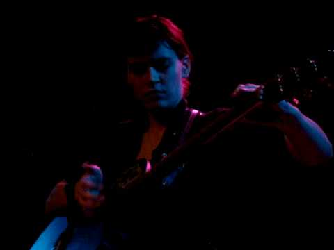 5/10 Kaki King - Texting & YT Banter, Playing with Pink Noise + Banter @ Troubadour, WeHo 10/25/08