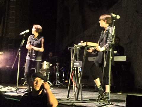 Tegan and Sara - Hug + Introducing I Couldn't Be Your Friend / El Plaza Condesa, Mexico, DF 7/4/14