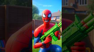 Supergirl Está Proibida de Falar Com o Homem Aranha e Amigos!