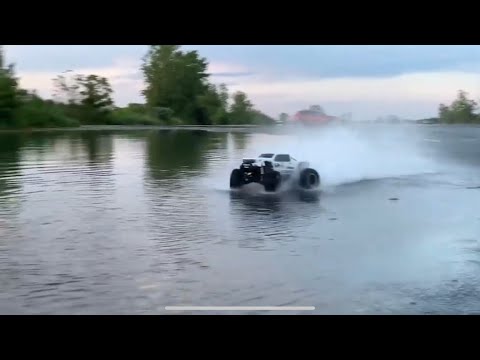 Traxxas X-Maxx 8S hydroplaning on water